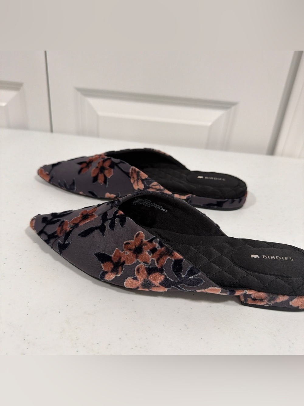 NWOT Birdies “the swan” Pointed Floral velvet mules in Gray and Peach - Picture 5 of 8